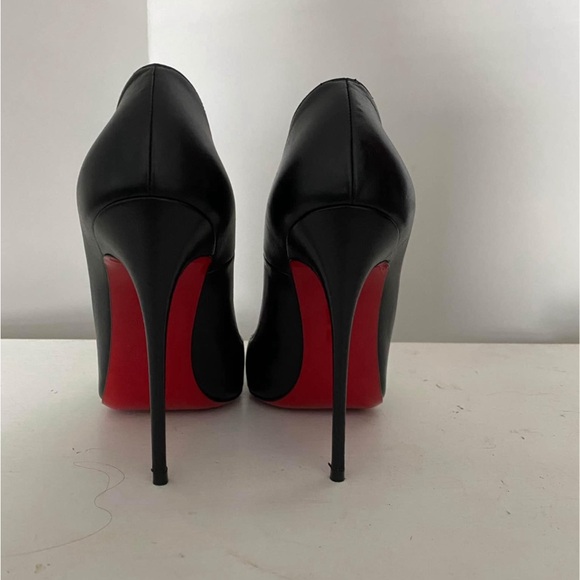 CHRISTIAN LOUBOUTIN
Escarpins So Kate 120 noirs - Picture 5 of 6